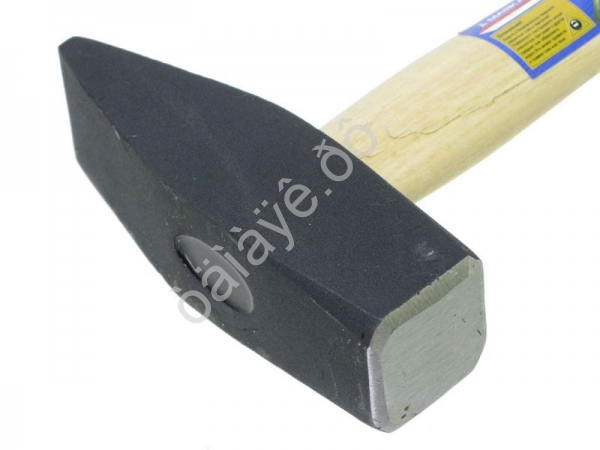 Молоток слесарный 800гр. с деревянной  рукояткой МАЯКАВТО™1/18_