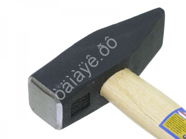 Молоток слесарный 1000гр. с деревянной рукояткой МАЯКАВТО™1/18_ Молоток слесарный 1000гр. с деревянной рукояткой МАЯКАВТО™1/18_